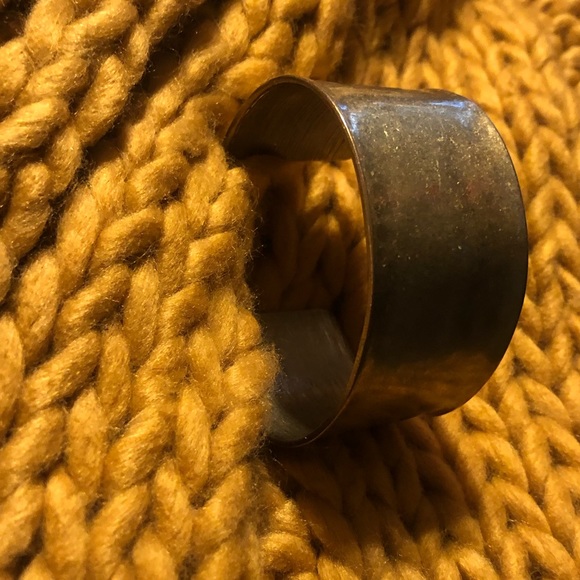 Gold cuff bracelet - Picture 4 of 4